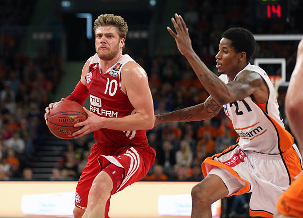 的前锋之一 的前锋之一